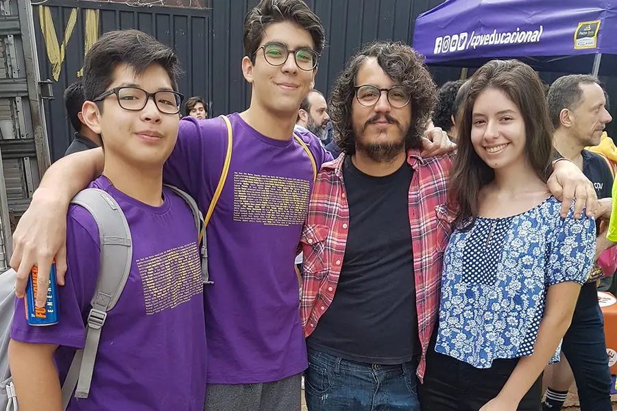 Alunos da 3ª série do Colégio CPV em sala de aula